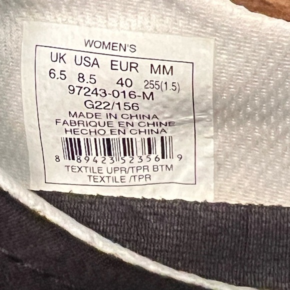 Palladium Black and White REVOLT LO TX | Size 8.5 M runs 1/2 larger | New in Box - Picture 14 of 14